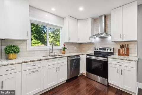 1128 Cresthaven Dr, Silver Spring, MD 20903 photo 17