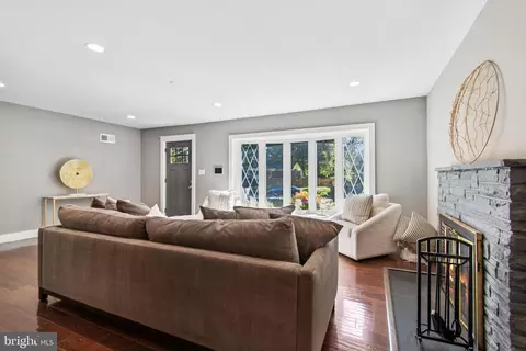 1128 Cresthaven Dr, Silver Spring, MD 20903 photo 10