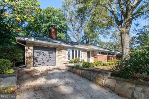 1128 Cresthaven Dr, Silver Spring, MD 20903 photo 3
