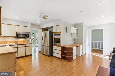 816 Olive Dr, Silver Spring, MD 20905 photo 2