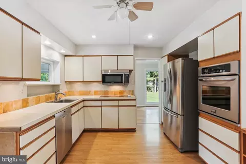 816 Olive Dr, Silver Spring, MD 20905 photo 8