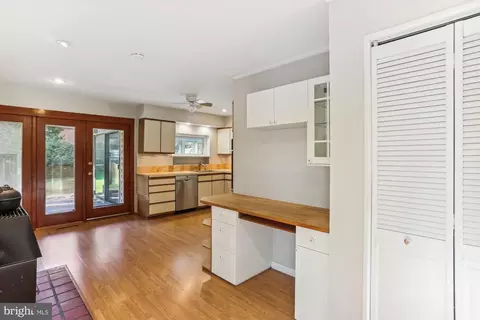816 Olive Dr, Silver Spring, MD 20905 photo 3