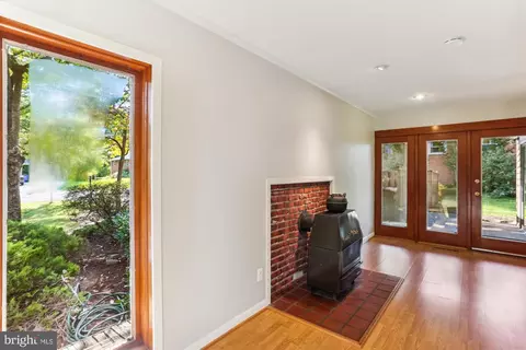 816 Olive Dr, Silver Spring, MD 20905 photo 4