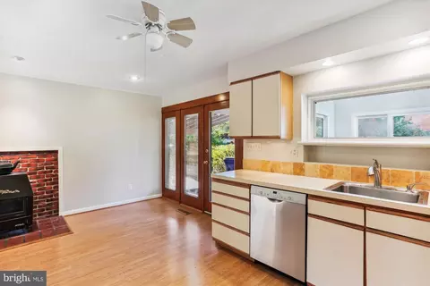 816 Olive Dr, Silver Spring, MD 20905 photo 7