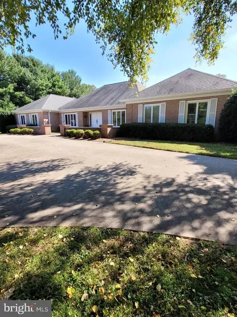8600 Lochaven Dr, Gaithersburg, MD 20882