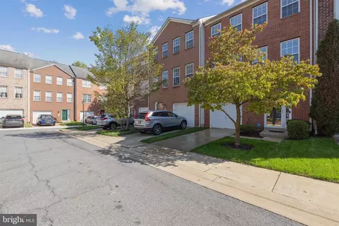 8216 Ironclad Ct, Gaithersburg, MD 20877