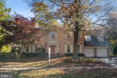 11109 Willowbrook Dr, Potomac, MD 20854 photo 2