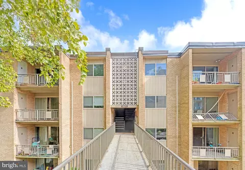 5109 Crossfield Ct #7 / LEGAL 291, Rockville, MD 20852