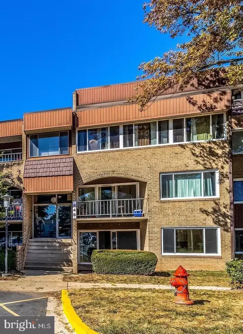 448 Girard St #104, Gaithersburg, MD 20877