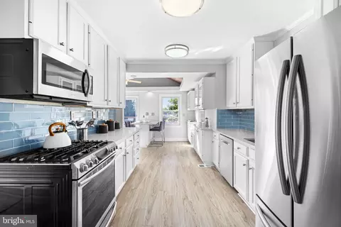 2001 Rookwood Rd, Silver Spring, MD 20910 photo 5