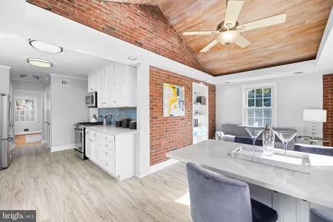 2001 Rookwood Rd, Silver Spring, MD 20910 photo 8