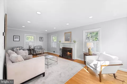 2001 Rookwood Rd, Silver Spring, MD 20910 photo 4