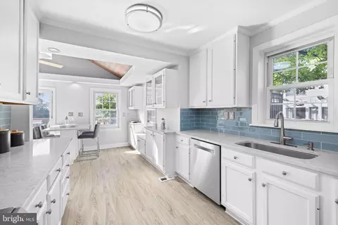 2001 Rookwood Rd, Silver Spring, MD 20910 photo 6