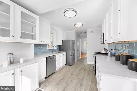 2001 Rookwood Rd, Silver Spring, MD 20910 photo 7