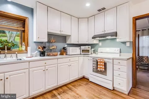 10411 Greenacres Dr, Silver Spring, MD 20903 photo 5