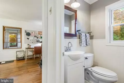 10411 Greenacres Dr, Silver Spring, MD 20903 photo 17
