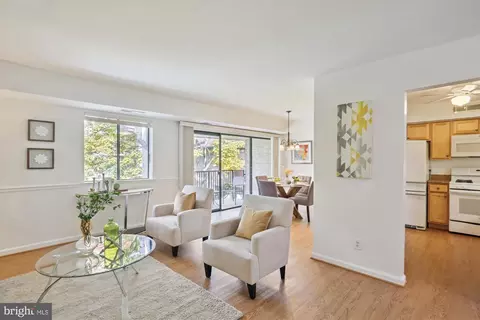 10 Monroe St #302, Rockville, MD 20850