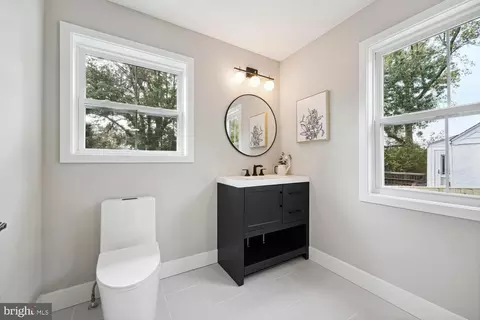1610 Noyes Dr, Silver Spring, MD 20910 photo 9