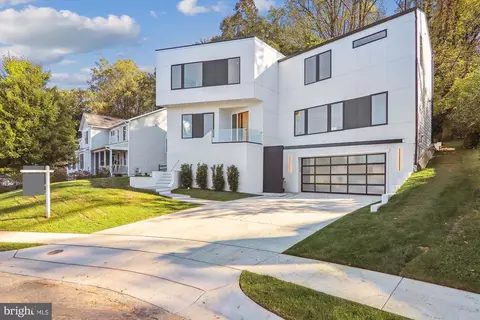 6530 E Halbert Rd, Bethesda, MD 20817
