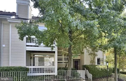 5913 Barbados Pl #101, Rockville, MD 20852