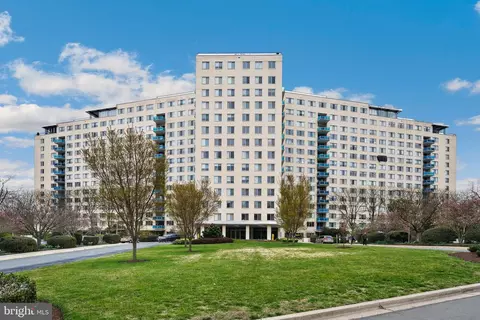 10401 Grosvenor Pl #1628, Rockville, MD 20852
