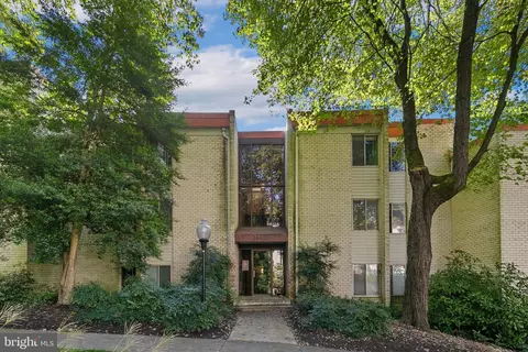 14426 Parkvale Rd #4, Rockville, MD 20853