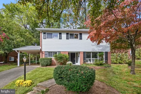 6105 Stardust Ln, Bethesda, MD 20817