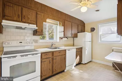 2205 Prichard Rd, Silver Spring, MD 20902 photo 10