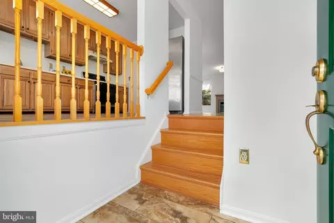 18507 Clovercrest Cir, Olney, MD 20832 photo 4