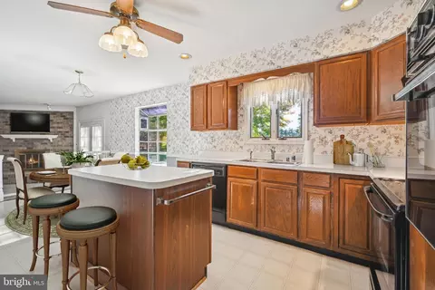 1921 Mayflower Dr, Silver Spring, MD 20905 photo 6