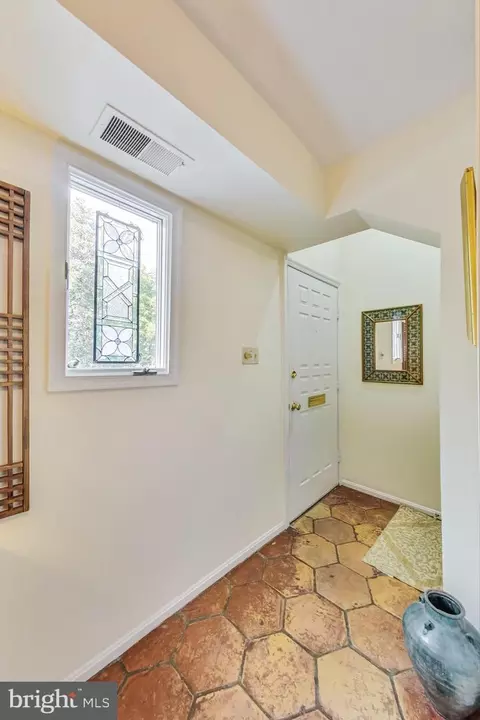 8539 Bradford Rd #9-6, Silver Spring, MD 20901 photo 5