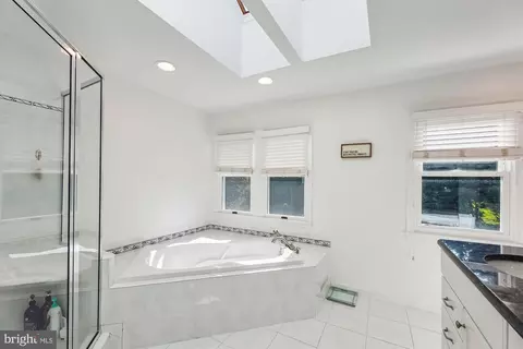 9112 Paddock Ln, Potomac, MD 20854 photo 14