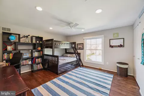 9112 Paddock Ln, Potomac, MD 20854 photo 16