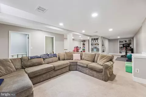 9112 Paddock Ln, Potomac, MD 20854 photo 21