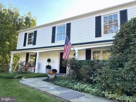 9112 Paddock Ln, Potomac, MD 20854 photo 3