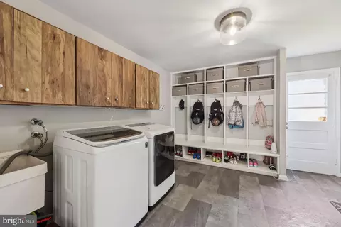 9112 Paddock Ln, Potomac, MD 20854 photo 6
