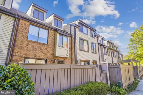 9809 Brookridge Ct, Montgomery Village, MD 20886