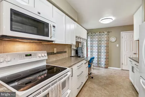 2226 Wimbledon Cir, Silver Spring, MD 20906 photo 8