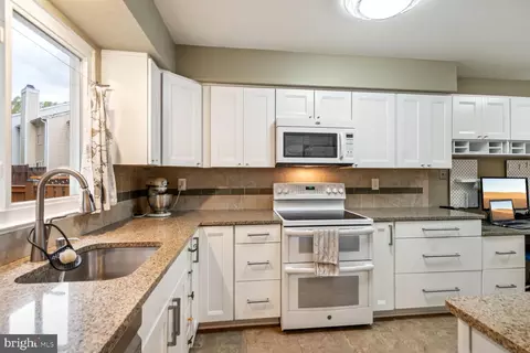 2226 Wimbledon Cir, Silver Spring, MD 20906 photo 7