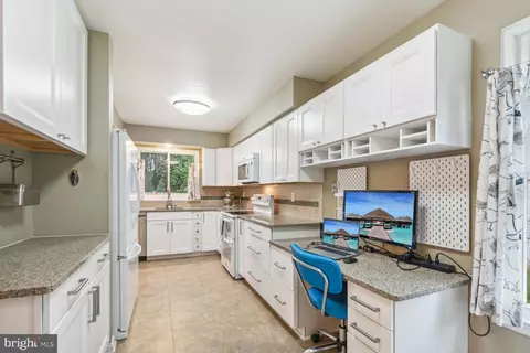 2226 Wimbledon Cir, Silver Spring, MD 20906 photo 6