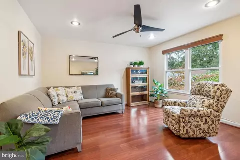 2226 Wimbledon Cir, Silver Spring, MD 20906 photo 2