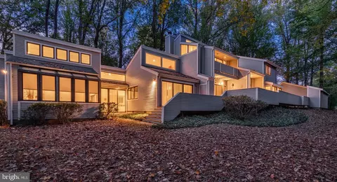 6908 Persimmon Tree Rd, Bethesda, MD 20817