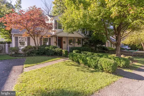 4540 Fairfield Dr, Bethesda, MD 20814