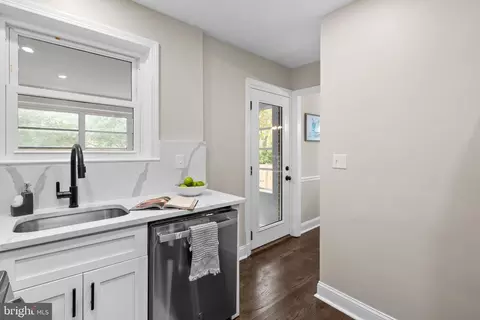 10612 Dunkirk Dr, Silver Spring, MD 20902 photo 9