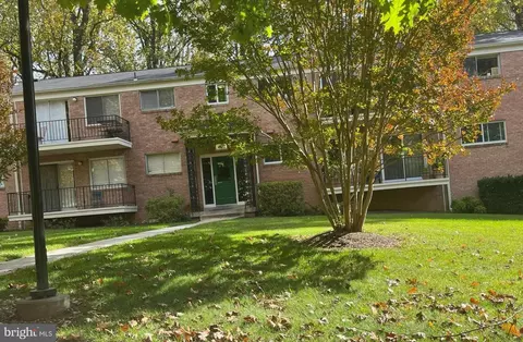 10512 Weymouth St #202, Bethesda, MD 20814
