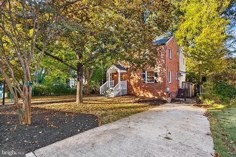 10017 Brookmoor Dr, Silver Spring, MD 20901 photo 2