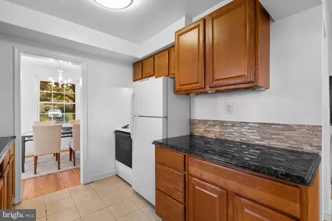 10017 Brookmoor Dr, Silver Spring, MD 20901 photo 9