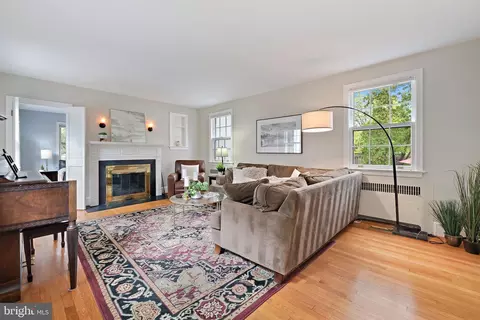 1209 Noyes Dr, Silver Spring, MD 20910 photo 9