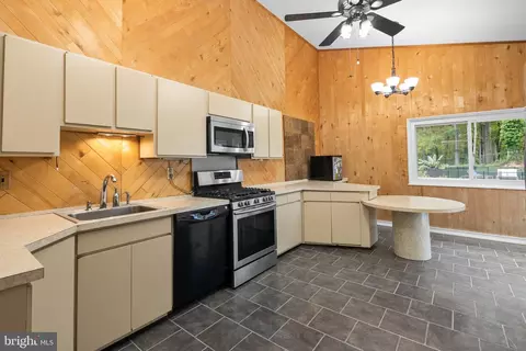 14800 Fireside Dr, Silver Spring, MD 20905 photo 18