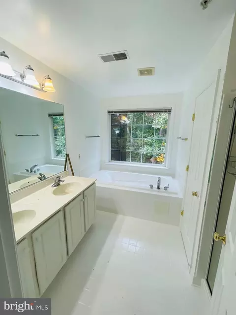 9 White Oak Vista Ct, Silver Spring, MD 20904 photo 18
